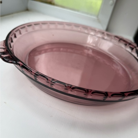 Vintage PYREX Amethyst Glass Fluted Pie Pan #229 9.5in Diameter Deep Dish Plate - Picture 3 of 5